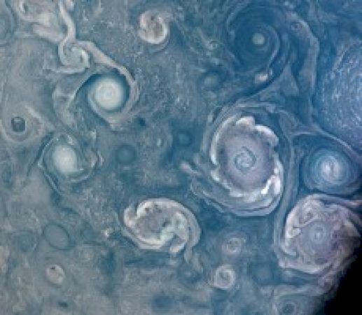 nasa’s-stunning-juno-images-reveal-jupiter’s-hurricane-like-spiral-wind-patterns